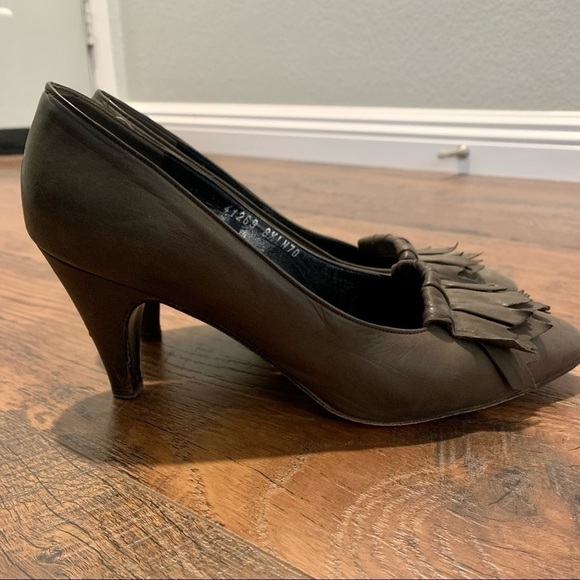 Mario VALENTINO grey leather heels. Made in Italy. Size 7.5 - Picture 2 of 6